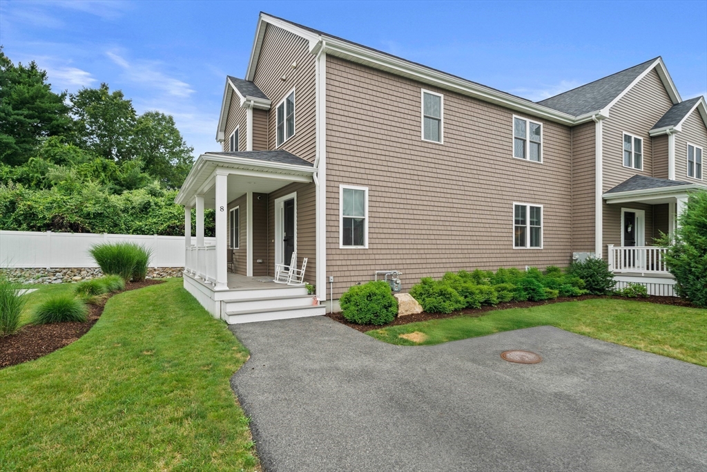 3 bed, 2 bath apartment for rent at 8 Old Field Way Unit 8, Lakeville — photo 1 of 30