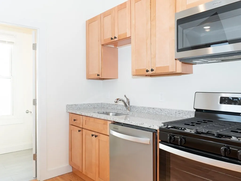 3 bed, 1 bath apartment for rent at 8 Orchard St Unit 5, Porter Square — photo 3 of 6