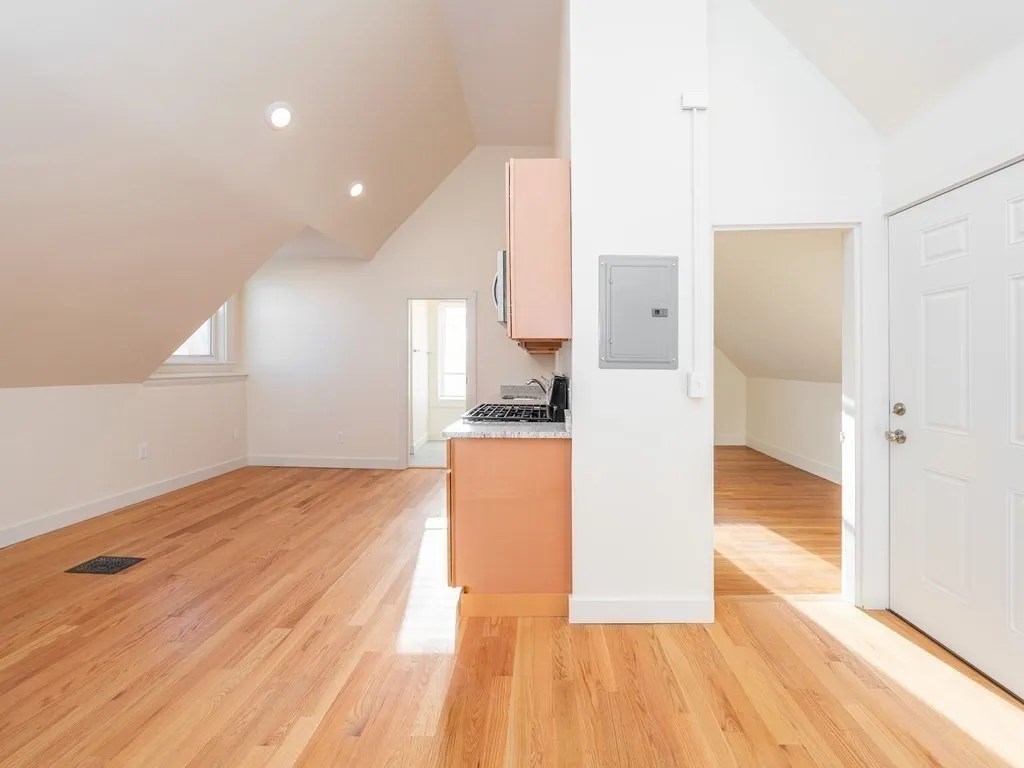 3 bed, 1 bath apartment for rent at 8 Orchard St Unit 5, Porter Square — photo 4 of 6