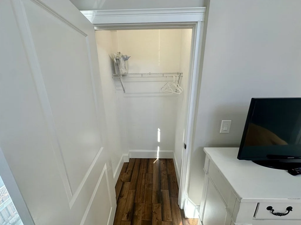 2 bed, 2 bath apartment for rent at 8 Osborne St Unit 3, Glenwood — photo 6 of 22