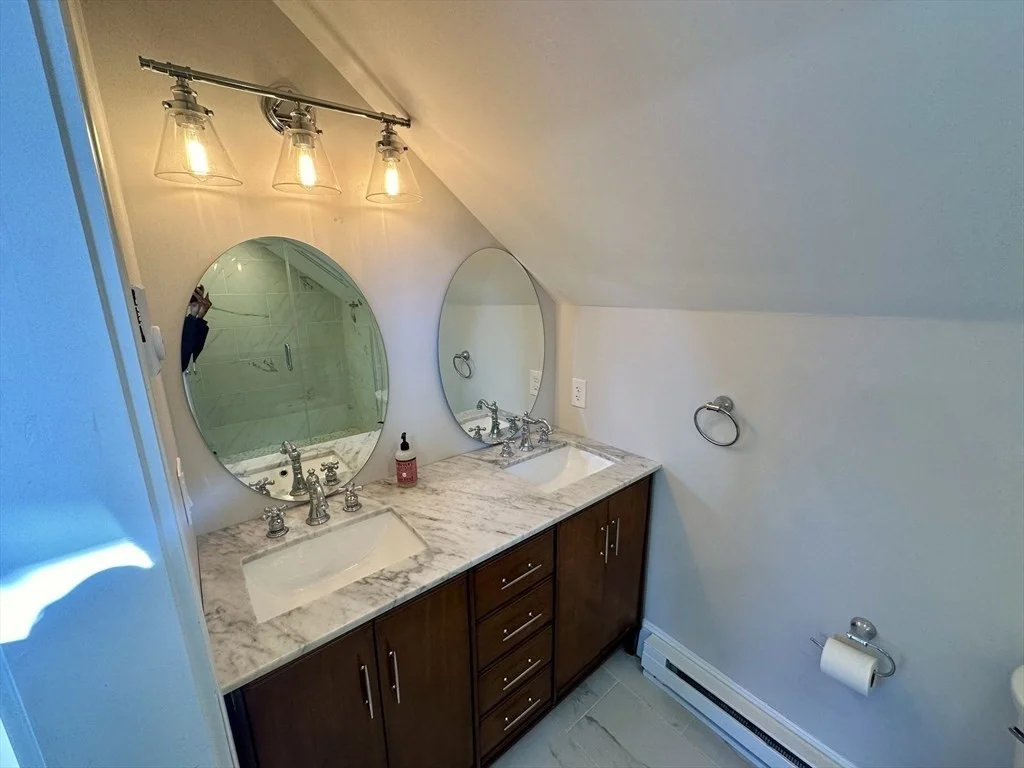 2 bed, 2 bath apartment for rent at 8 Osborne St Unit 3, Glenwood — photo 4 of 22