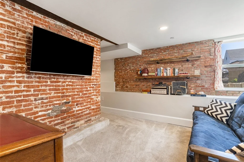 3 bed, 2 bath apartment for rent at 8 Osborne Unit 1, Salem — photo 18 of 27