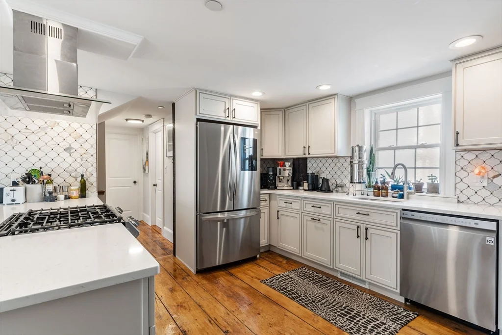 3 bed, 2 bath apartment for rent at 8 Osborne Unit 1, Salem — photo 5 of 27