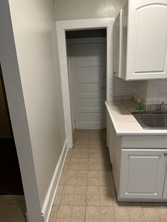 1 bed, 1 bath apartment for rent at 8 Park St Unit 3, Zip 01830 — photo 4 of 8