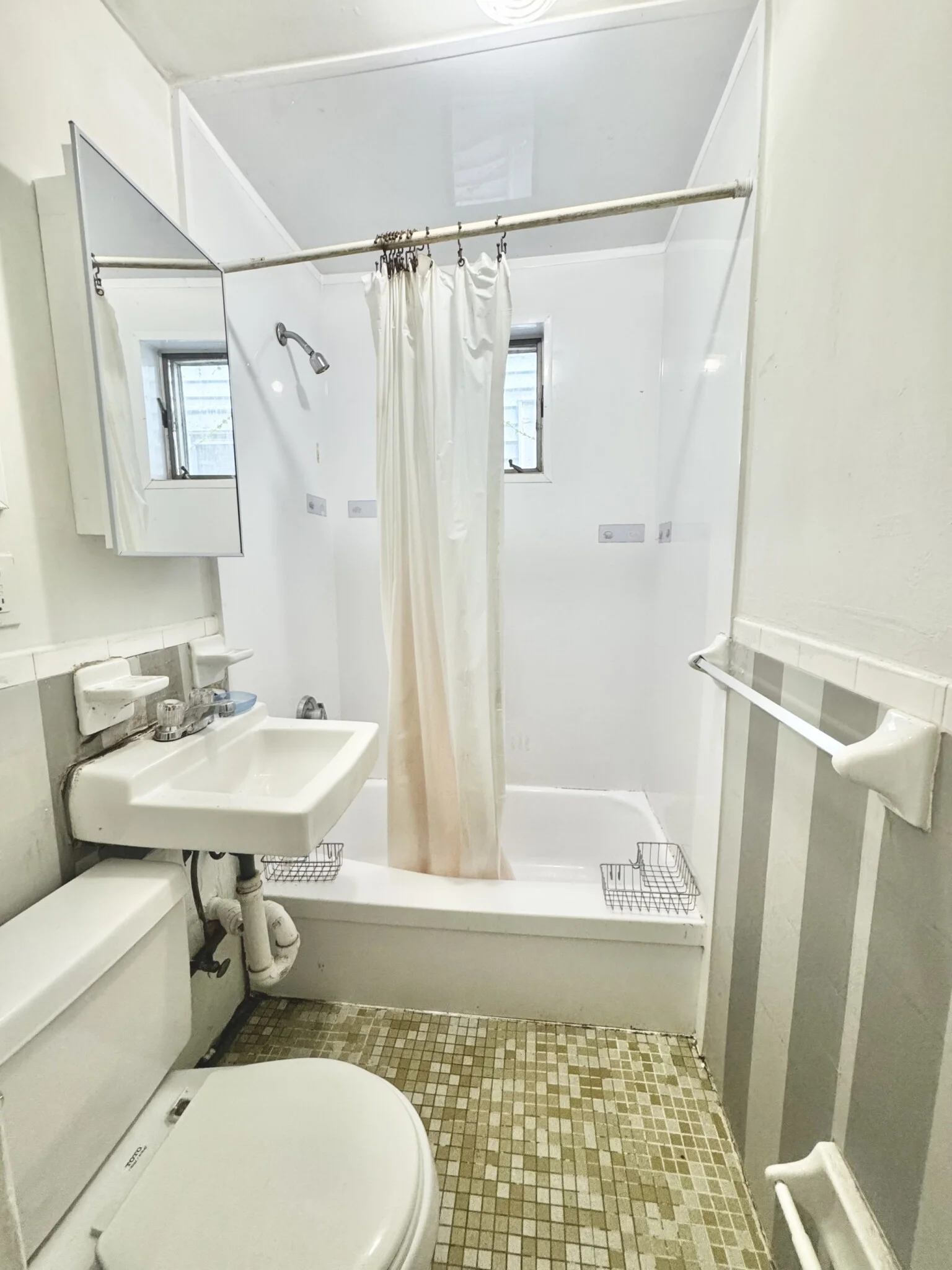 3 bed, 1 bath apartment for rent at 8 Parker Hill Ave Unit 3, Mission Hill — photo 12 of 12
