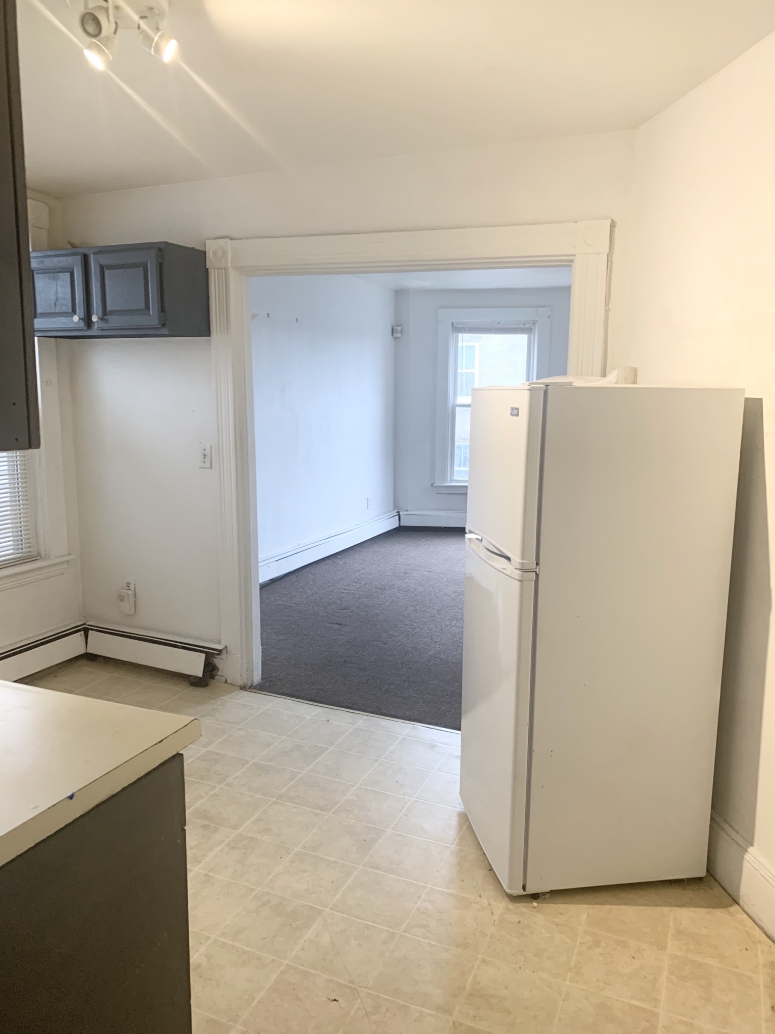 3 bed, 1 bath apartment for rent at 8 Parker Hill Ave Unit 3, Mission Hill — photo 4 of 12