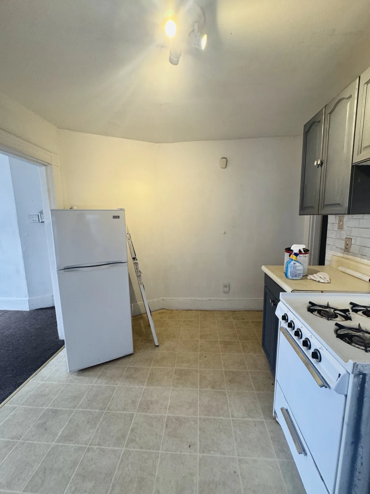 3 bed, 1 bath apartment for rent at 8 Parker Hill Ave Unit 3, Mission Hill — photo 3 of 12