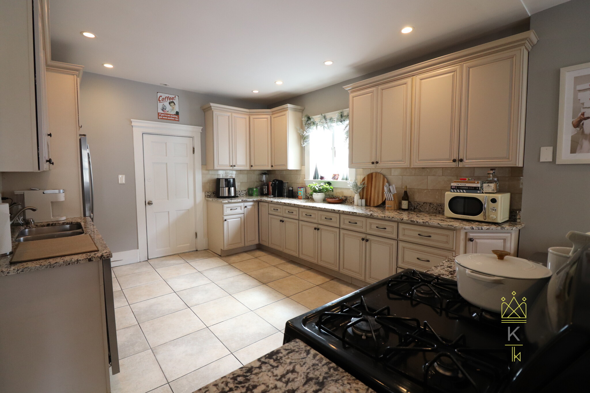 4 bed, 2 bath apartment for rent at 8 Parker St Unit 2, Charlestown — photo 5 of 31