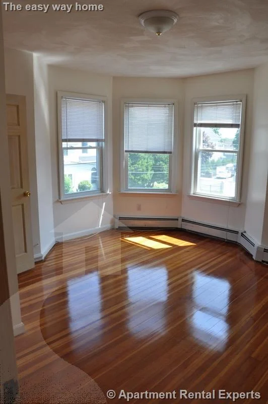 4 bed, 1 bath apartment for rent at 8 Pearl St Unit 2, Tufts — photo 2 of 19