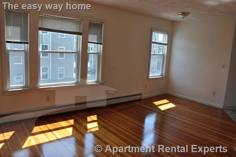 4 bed, 1 bath apartment for rent at 8 Pearl St Unit 2, Tufts