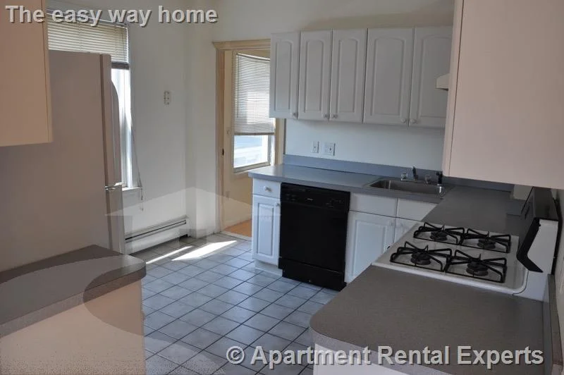 4 bed, 1 bath apartment for rent at 8 Pearl St Unit 2, Tufts