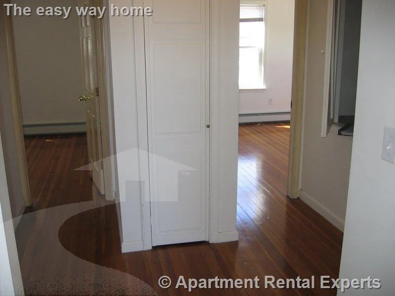 4 bed, 1 bath apartment for rent at 8 Pearl St Unit 3, Tufts — photo 7 of 18