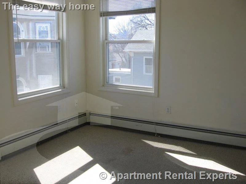 4 bed, 1 bath apartment for rent at 8 Pearl St Unit 3, Tufts — photo 10 of 18