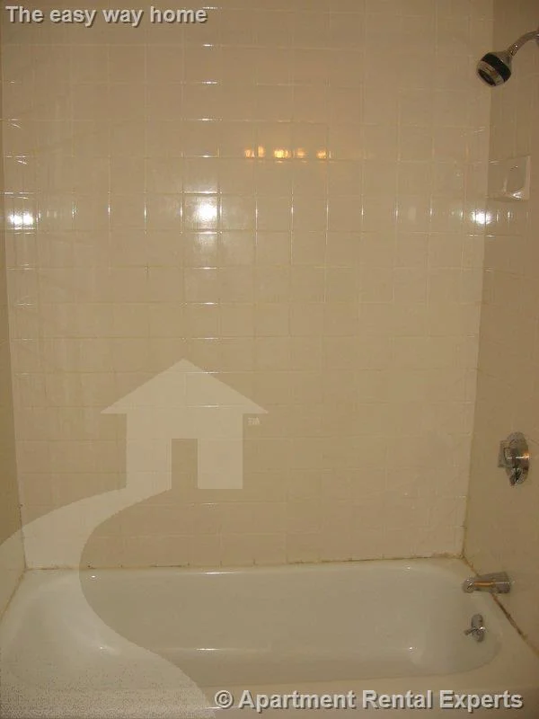 4 bed, 1 bath apartment for rent at 8 Pearl St Unit 3, Tufts — photo 11 of 18