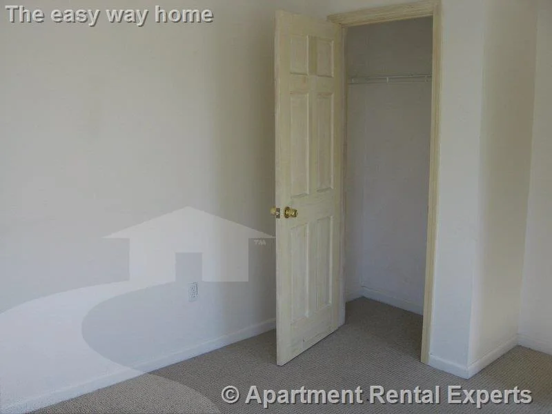 4 bed, 1 bath apartment for rent at 8 Pearl St Unit 3, Tufts — photo 8 of 18