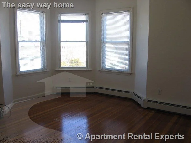 4 bed, 1 bath apartment for rent at 8 Pearl St Unit 3, Tufts — photo 12 of 18