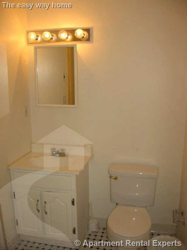 4 bed, 1 bath apartment for rent at 8 Pearl St Unit 3, Tufts — photo 6 of 18