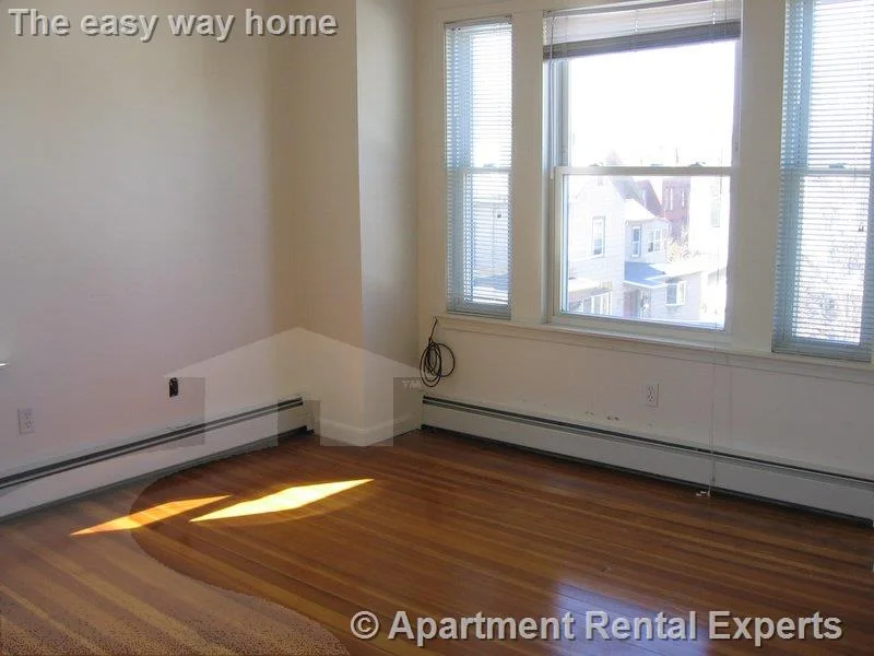 4 bed, 1 bath apartment for rent at 8 Pearl St Unit 3, Tufts — photo 13 of 18