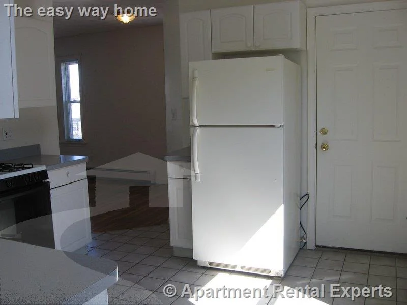 4 bed, 1 bath apartment for rent at 8 Pearl St Unit 3, Tufts — photo 15 of 18