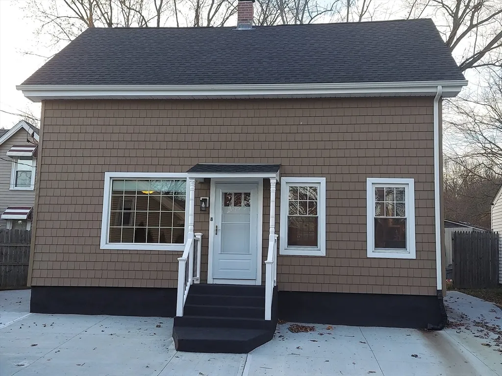 3 bed, 1 bath apartment for rent at 8 Phillips St, Attleboro — photo 2 of 17