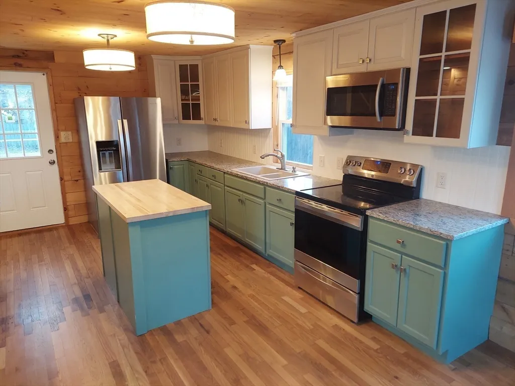 3 bed, 1 bath apartment for rent at 8 Phillips St, Attleboro — photo 7 of 17