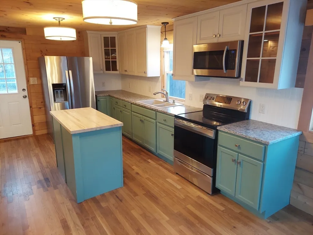 3 bed, 1 bath apartment for rent at 8 Phillips St, Attleboro — photo 5 of 17
