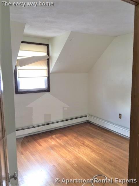2 bed, 1 bath apartment for rent at 8 Pleasant St, Medford Square — photo 6 of 14