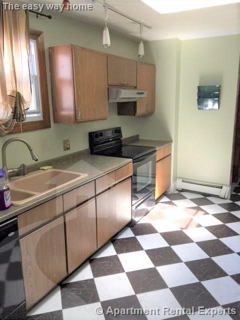 2 bed, 1 bath apartment for rent at 8 Pleasant St, Medford Square — photo 2 of 14