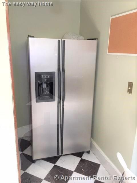 2 bed, 1 bath apartment for rent at 8 Pleasant St, Medford Square — photo 4 of 14