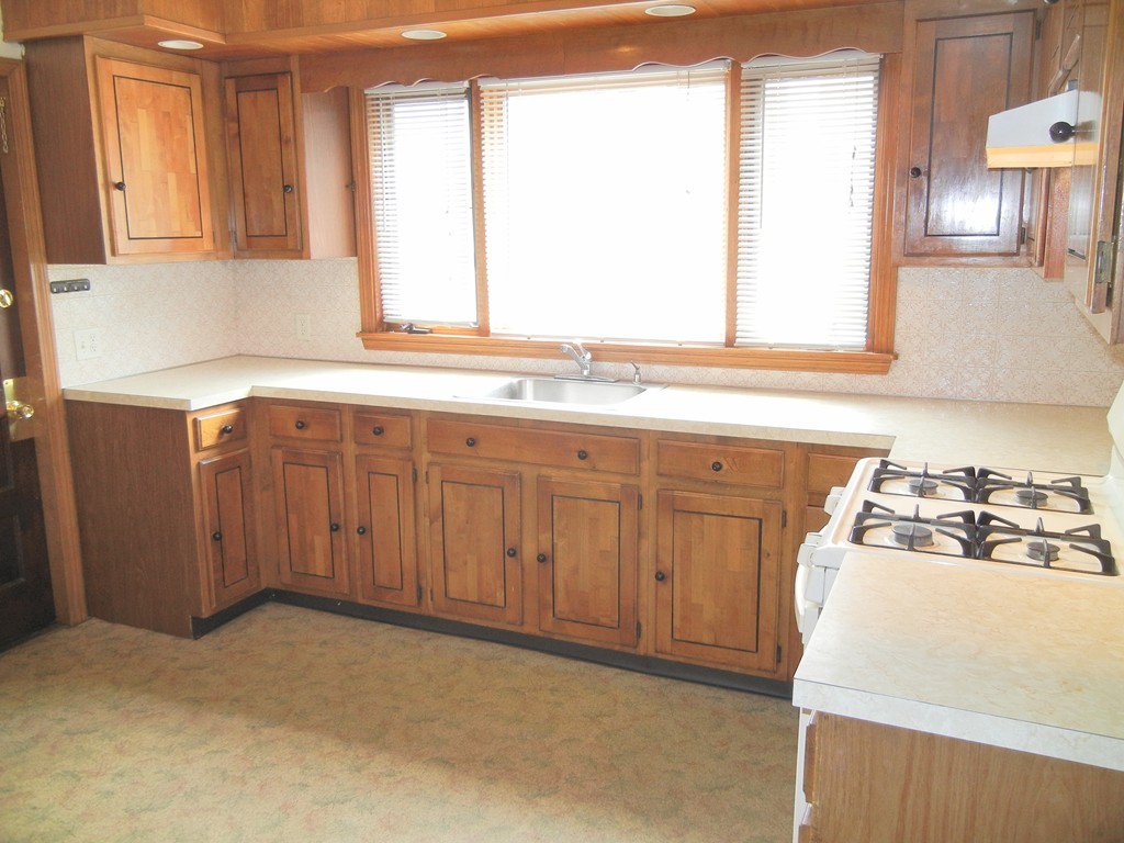 4 bed, 1 bath apartment for rent at 8 Pleasant St Unit 1, Dorchester — photo 2 of 14