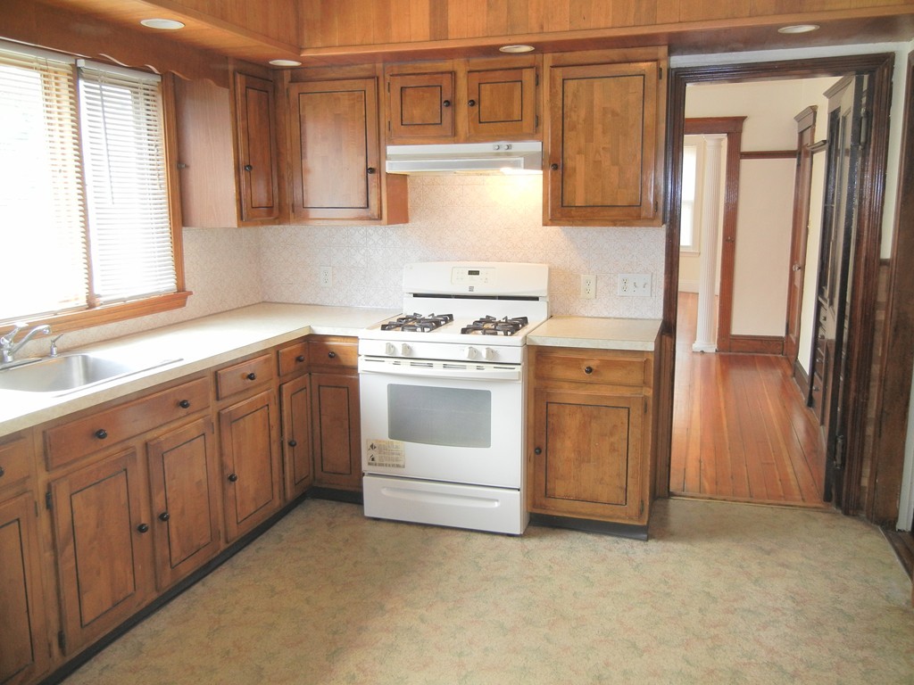 4 bed, 1 bath apartment for rent at 8 Pleasant St Unit 1, Dorchester — photo 1 of 14