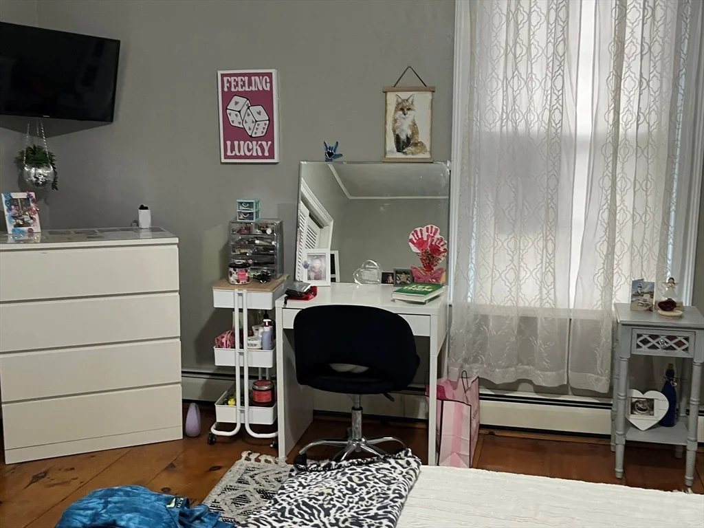 2 bed, 1 bath apartment for rent at 8 Pleasant St Unit 2, Leicester — photo 6 of 8