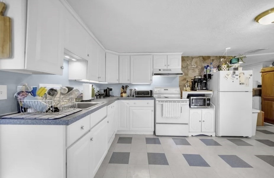 1 bed, 1 bath apartment for rent at 8 Pond St Unit A, Oxford — photo 2 of 8