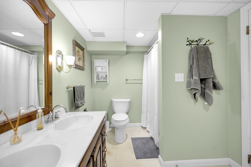 1 bed, 1 bath apartment for rent at 8 Pond St Unit A, Oxford — photo 5 of 8
