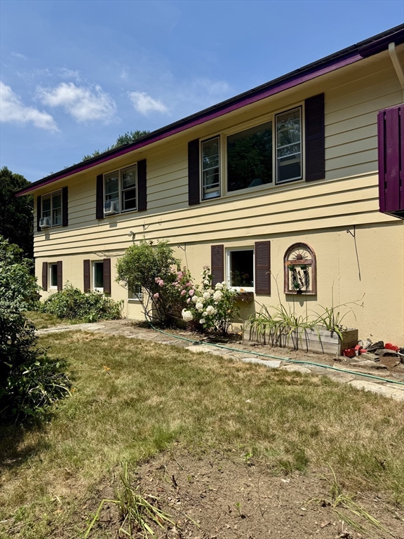 1 bed, 1 bath apartment for rent at 8 Pond St Unit A, Oxford — photo 1 of 8