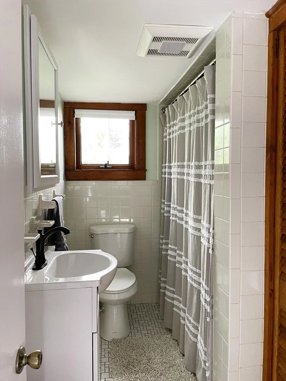 2 bed, 1 bath apartment for rent at 8 Priscilla Ave, Wareham — photo 9 of 16