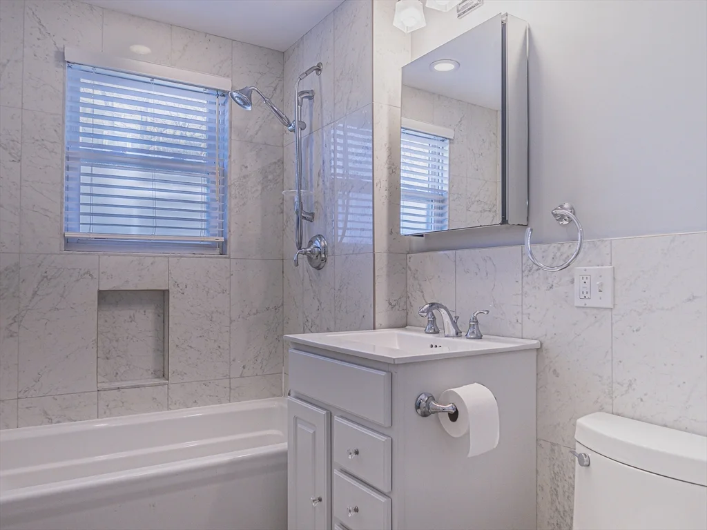 4 bed, 1 bath apartment for rent at 8 Putnam Rd Unit 8, Ten Hills — photo 10 of 16