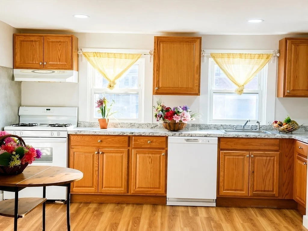 3 bed, 1 bath apartment for rent at 8 Ralph Piteri Ter Unit 1, Watertown — photo 3 of 10