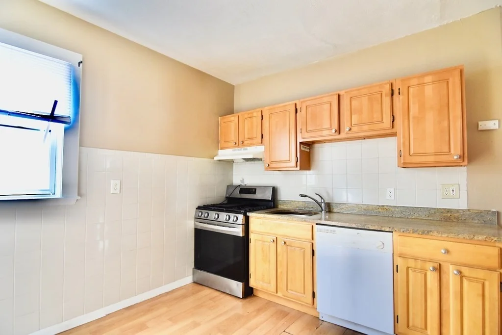 3 bed, 1 bath apartment for rent at 8 Ridgewood St Unit 1, Boston — photo 22 of 32