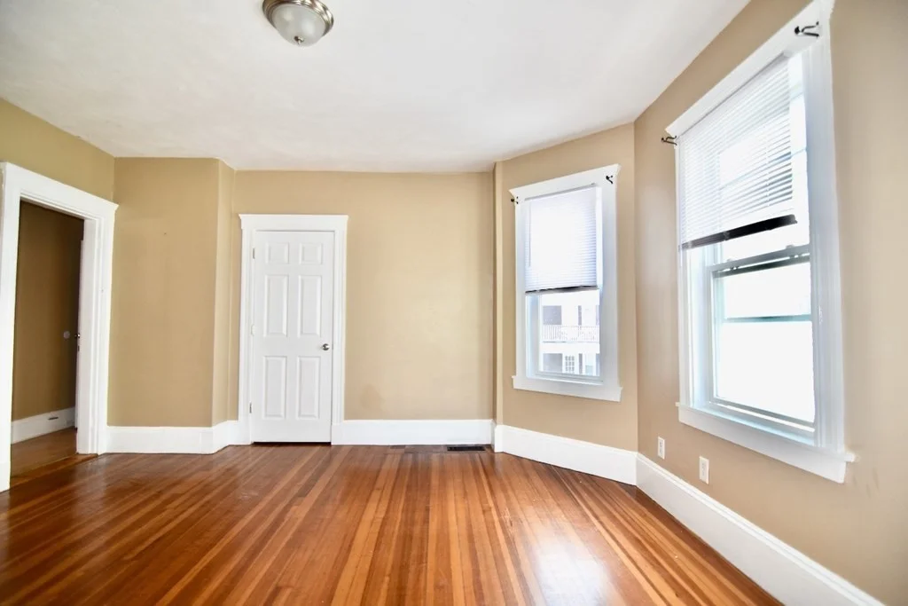 3 bed, 1 bath apartment for rent at 8 Ridgewood St Unit 1, Boston — photo 25 of 32