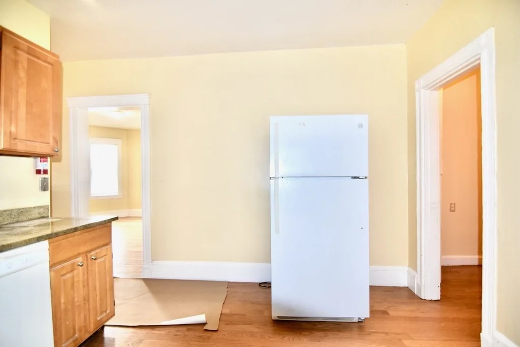 3 bed, 1 bath apartment for rent at 8 Ridgewood St Unit 1, Boston — photo 16 of 32