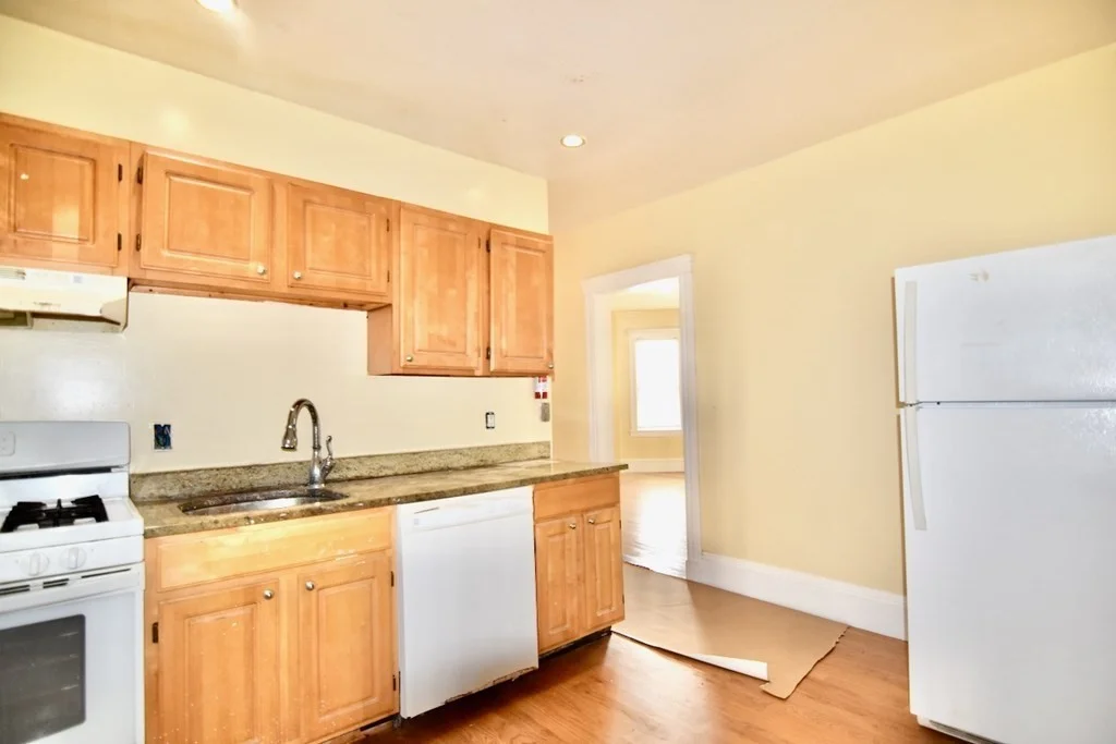 3 bed, 1 bath apartment for rent at 8 Ridgewood St Unit 1, Boston — photo 15 of 32