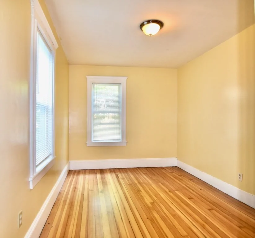 3 bed, 1 bath apartment for rent at 8 Ridgewood St Unit 1, Boston — photo 8 of 32