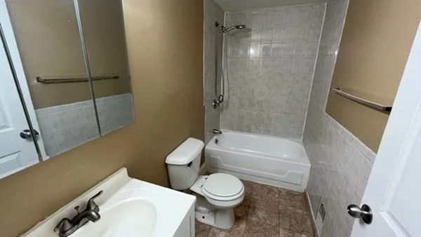 3 bed, 1 bath apartment for rent at 8 Ridgewood St Unit 3, Dorchester — photo 10 of 14