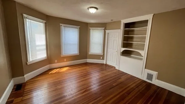 3 bed, 1 bath apartment for rent at 8 Ridgewood St Unit 3, Dorchester — photo 4 of 14
