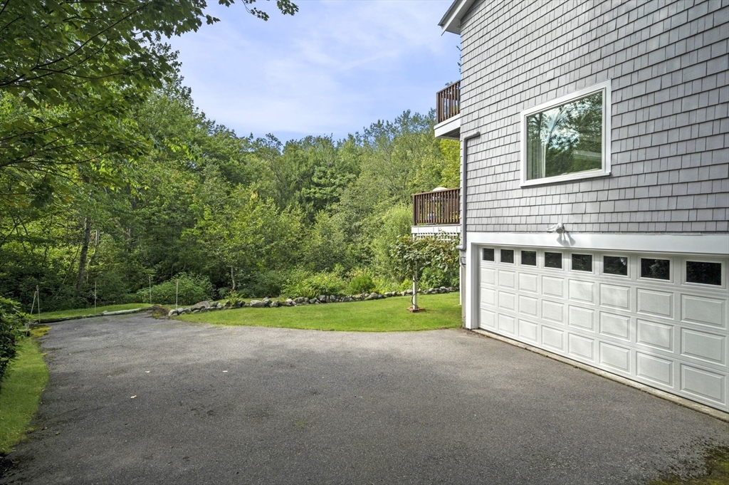 3 bed, 2 bath apartment for rent at 8 Risley Rd, Marblehead Neck — photo 3 of 28