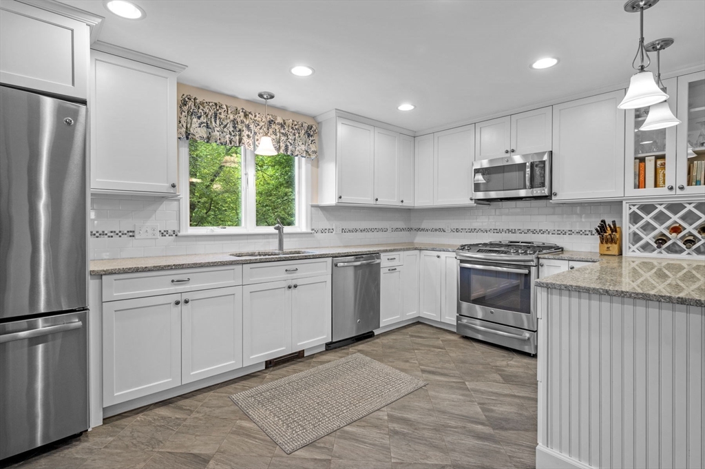 3 bed, 2 bath apartment for rent at 8 Risley Rd, Marblehead Neck — photo 15 of 28