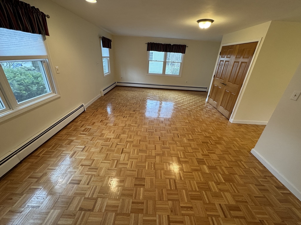 3 bed, 2 bath apartment for rent at 8 Risley Rd, Marblehead Neck — photo 5 of 28