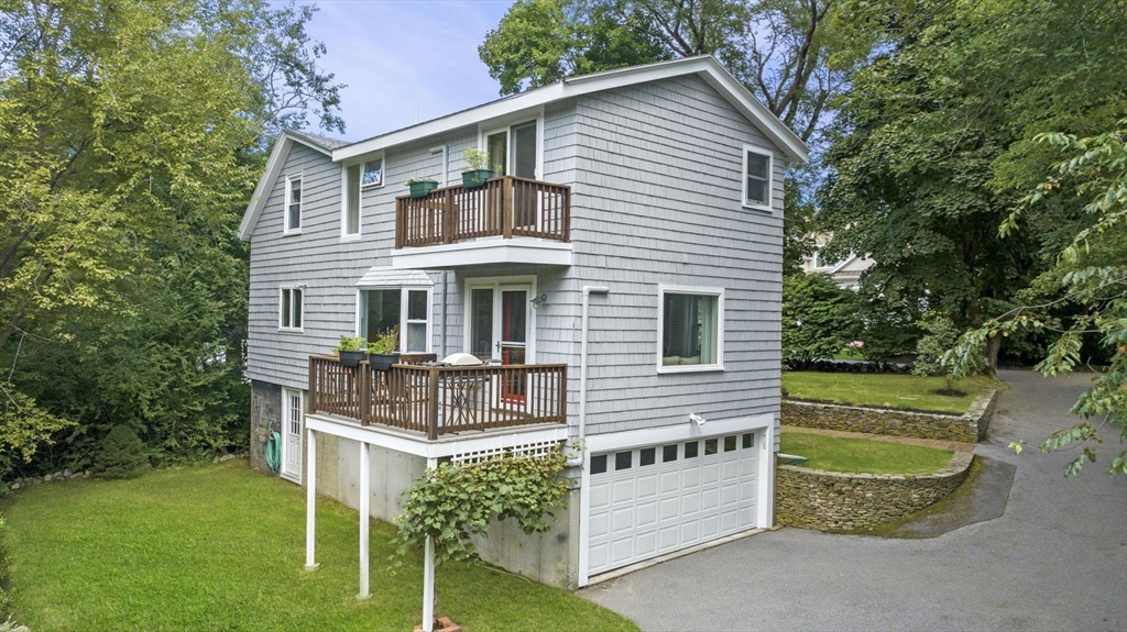 3 bed, 2 bath apartment for rent at 8 Risley Rd, Marblehead Neck — photo 2 of 28