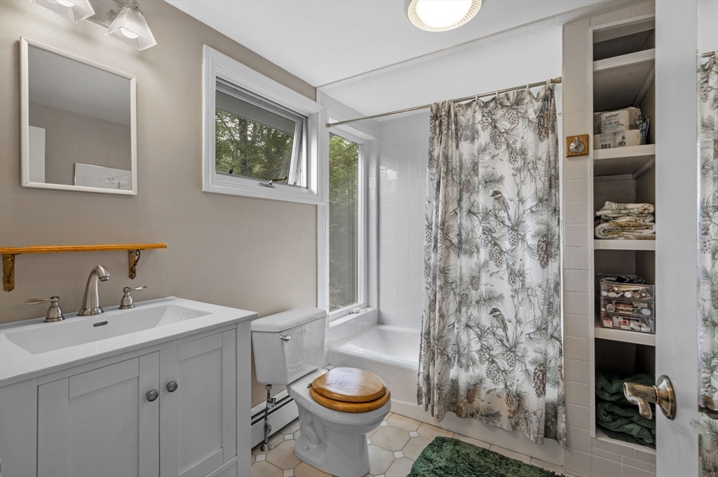 3 bed, 2 bath apartment for rent at 8 Risley Rd, Marblehead Neck — photo 22 of 28